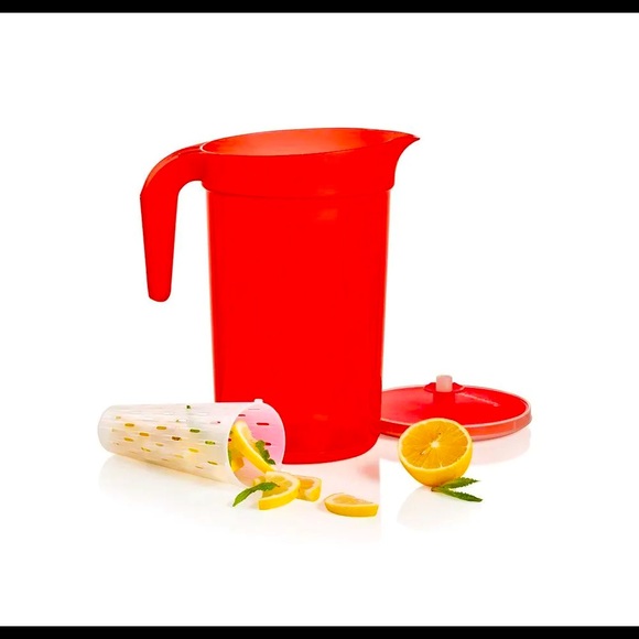 Tupperware 2-qt/2 L Pitcher with Infuser Insert